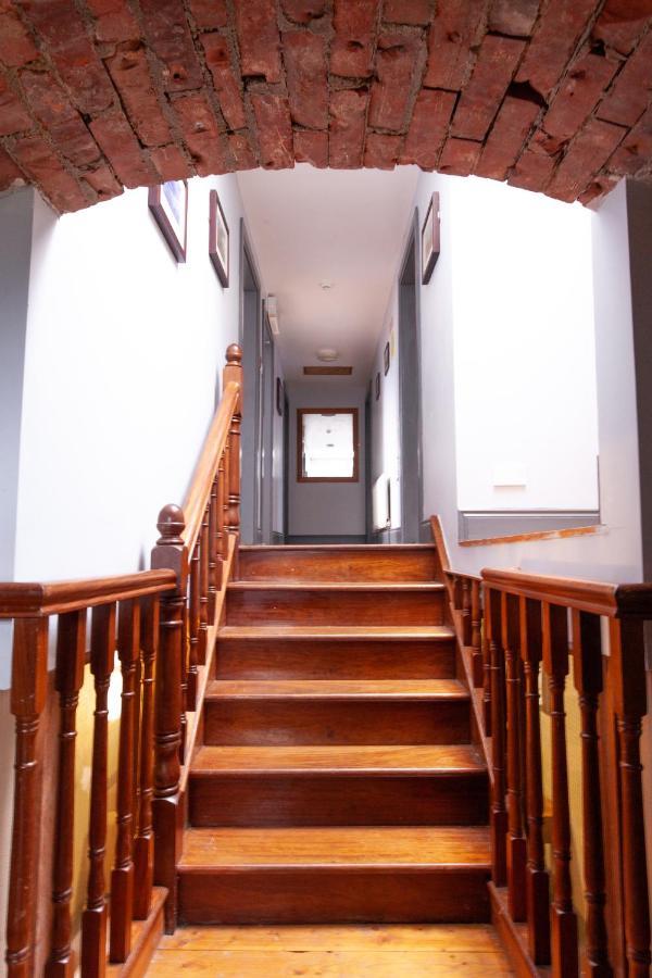 The Connemara Hostel - Sleepzone Лийнан Екстериор снимка