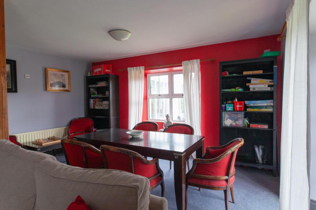 The Connemara Hostel - Sleepzone Лийнан Екстериор снимка